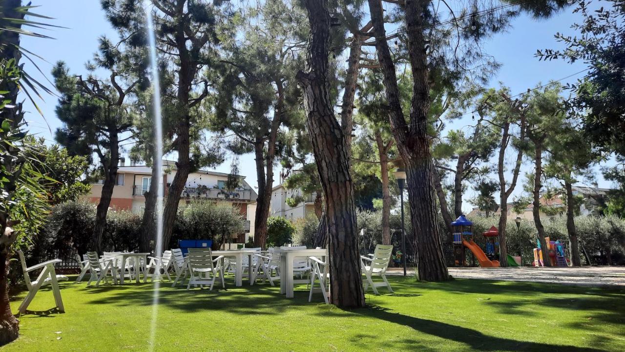 Hotel Pineta San Benedetto del Tronto Ngoại thất bức ảnh